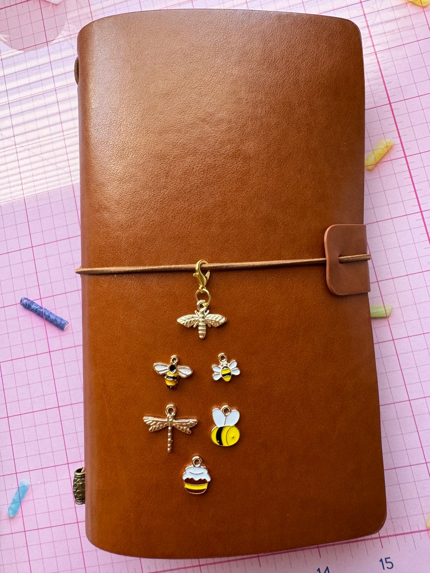 Claw Charm-Bees/Dragonfly