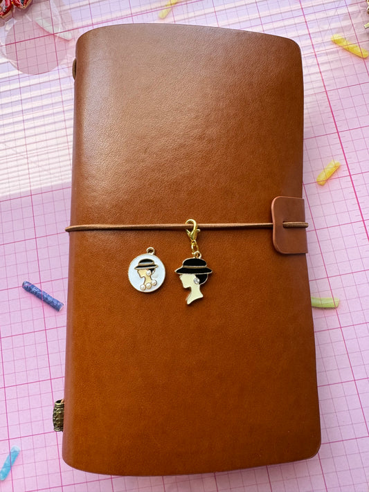 Claw Charm-Classy Pose